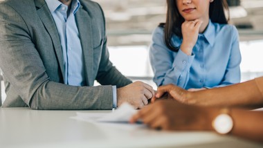 deregulacyjne kroki w przód, regulacyjne w tył [komentarz]