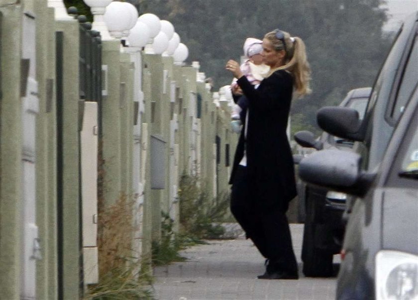 Liszowska wróciła z dzieckiem do Warszawy. FOTY