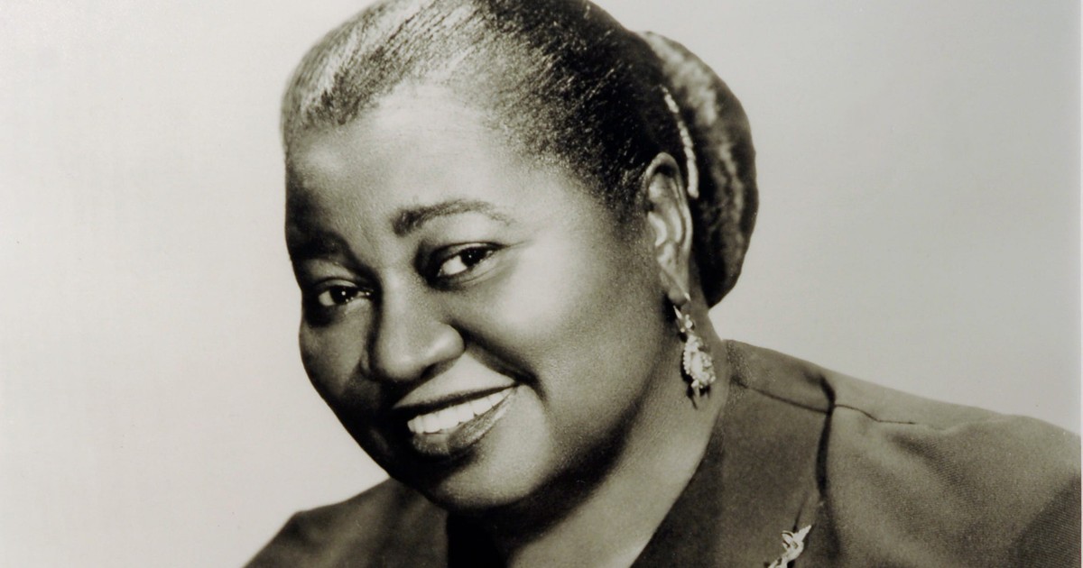 Hattie McDaniel made history as the first Black person to win an Oscar ...
