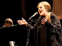 Adele odpowiada Lagerfeldowi: Reprezentuję większość kobiet