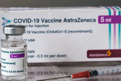 Dostawa szczepionki AstraZeneki będzie mniejsza o połowę