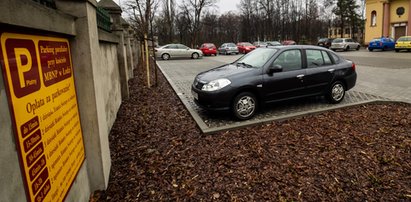 Parkuj i się módl! Niezwykły parking w Łodzi!