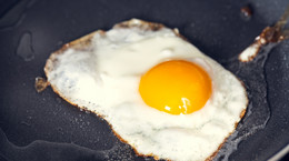 Zamiast łykać suplementy, jedz częściej jajka. Jest w nich praktycznie wszystko