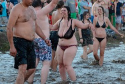 Przystanek Woodstock: Kąpiele w błocie, dwa rekordy, jeden zgon [NAJLEPSZE ZDJĘCIA]