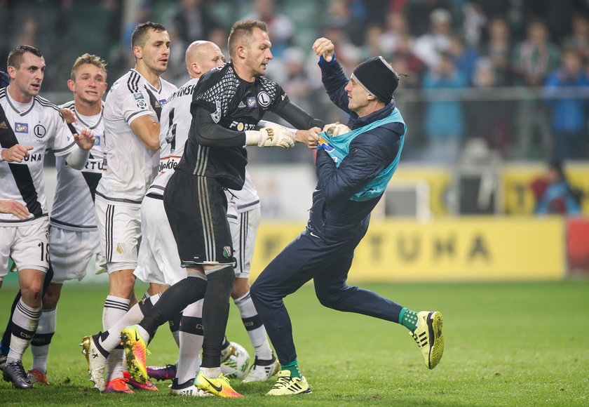 Legia Warszawa świętowała po zwycięstwie z Lechem. Impreza w szatni