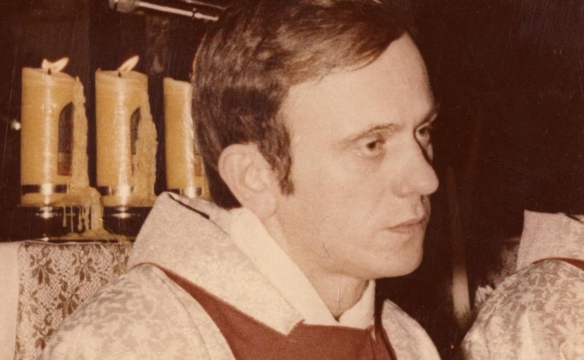 Ksiądz Jerzy Popiełuszko (fot. Andrzej Iwański, CC BY-SA 3.0, https://commons.wikimedia.org/w/index.php?curid=44334144)