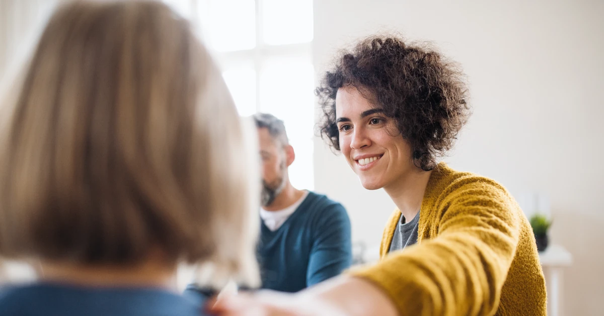 Gdy pomagasz za bardzo, tracisz autonomię. Co to jest syndrom wybawcy? [ROZMOWA]