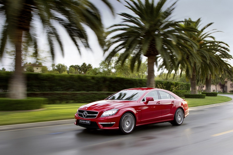 Mercedes CLS63 AMG ma rozdwojoną jaźń i świetnie wychodzi na zdjęciach