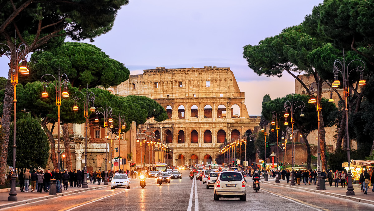 „Podróżuj, baw się, szanuj” - to hasło kampanii edukacyjnej zainaugurowanej przez władze Rzymu i skierowanej do zagranicznych turystów. Jej celem jest wyrobienie dobrych manier w zwiedzających Wieczne Miasto, gdzie często dochodzi do różnych wybryków.