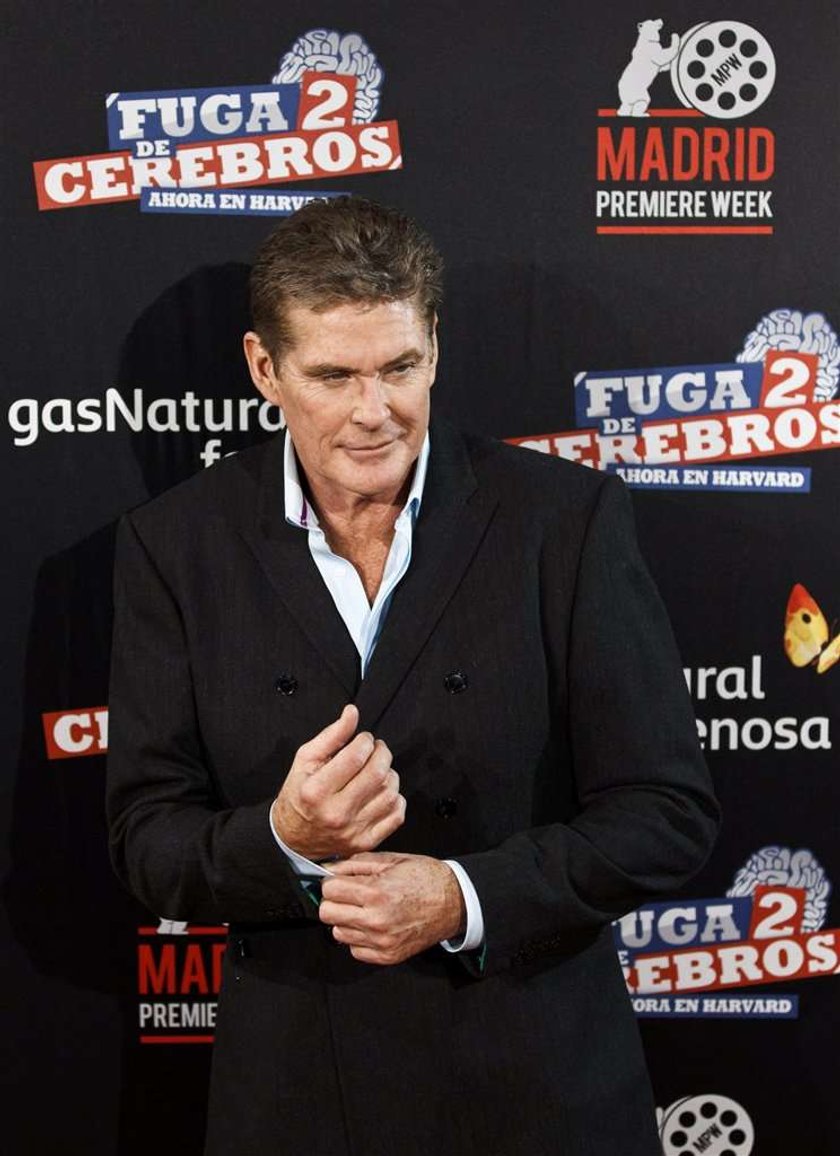 Hasselhoff świeci golizną