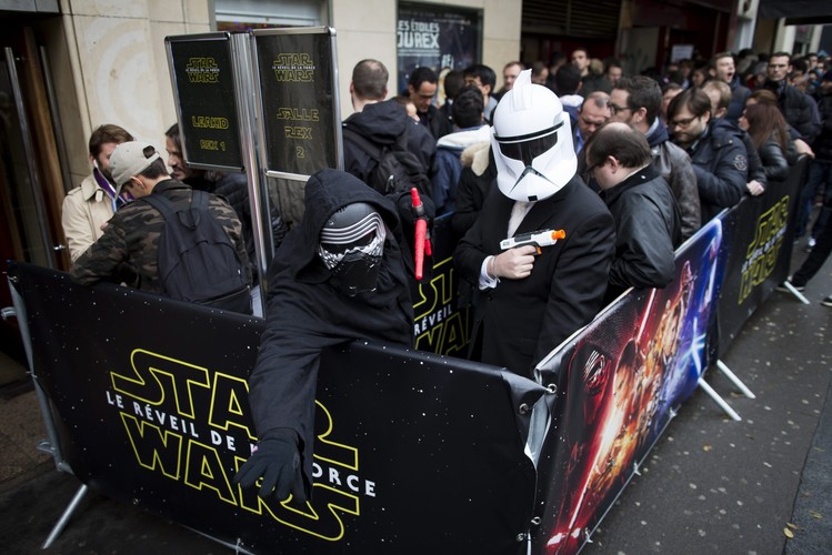 Francuscy fani w oczekiwaniu na 'Przebudzenie mocy'