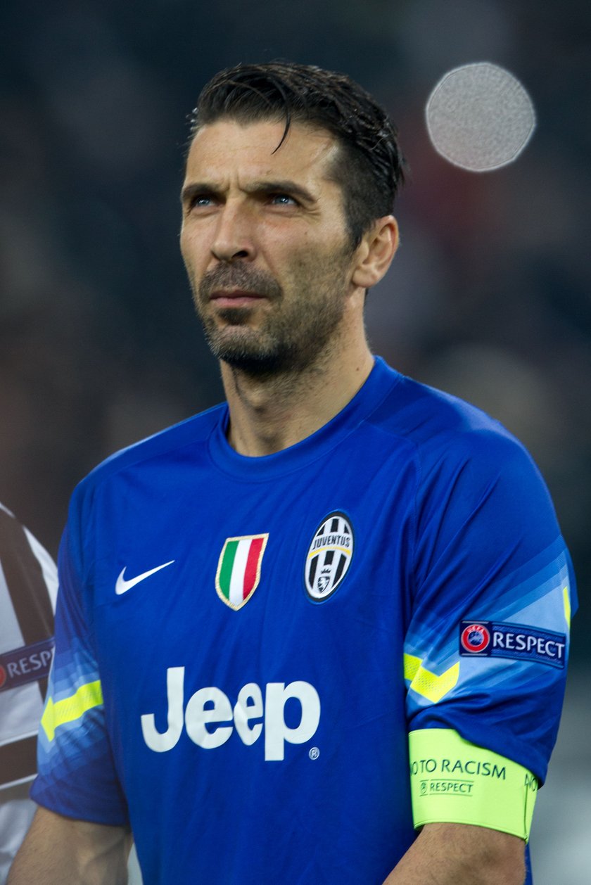 Buffon i jego dziewczyna dają popalić sąsiadom!