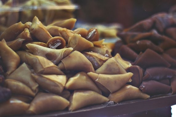 Muska tatlısı, czyli płaty wysuszonej melasy (zwanej pestil) z nadzieniem.