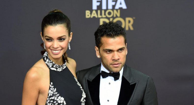 Dani Alves et sa femme Joana Sanz lors de la cérémonie de remise du Ballon d'Or .
