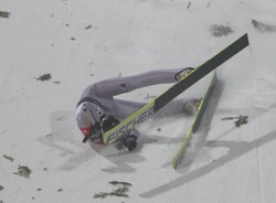 Chwile grozy w Planicy. Dwóch skoczków wylądowało w szpitalu