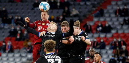 Niespodziewane męczarnie Bayernu. Słaby występ Roberta Lewandowskiego