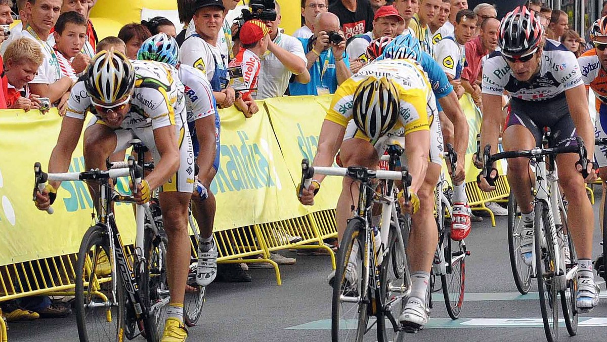 Norweg Edvald Boasson Hagen z grupy Team Columbia wygrał po sprinterskim finiszu z peletonu najdłuższy, liczący 239,7 km czwarty etap tegorocznego Tour de Pologne, prowadzący z Nałęczowa do Rzeszowa. Na mecie na drugim miejscu finiszował Andre Greipel, ale za odepchnięcie łokciem Allana Davisa na ostatnich metrach został przesunięty na ostatnie miejsce. Nowym liderem został Jurgen Roelandts.