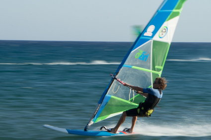 Surfing, windsurfing, kitesurfing - co wybrać w czasie wakacji nad morzem?