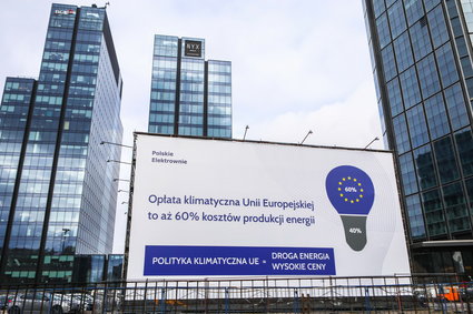 Wątpliwe wyliczenia na billboardach państwowych spółek. "Czy to początek polexitu?"