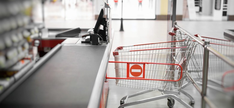 Znana sieć hipermarketów zamyka sklepy. Wyprzedaje towar w atrakcyjnych cenach