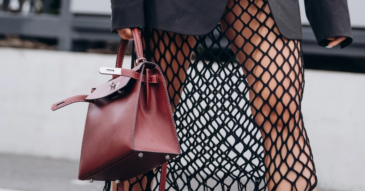 Kapsułowa szafa na jesień. 10 ubrań, 20 stylizacji. Jak stworzyć idealną garderobę?