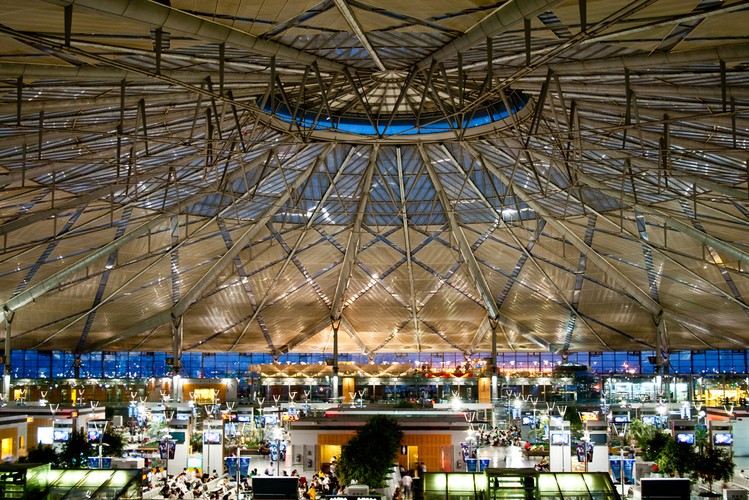 Shanghai South Railway Station - dworzec oddany do użytku w 2006 r.; ma największy na świecie przeźroczysty dach w formie kopuły Fot. flickr, eviltomthai, Attribution 2.0 Generic
