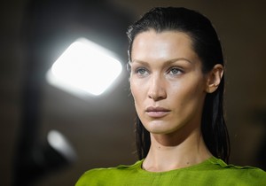 Bela Hadid ponovo pokreće kontroverzni trend vidljivih tangi