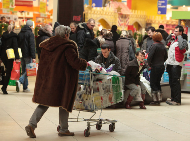 Klienci boją się podwyżki VAT i szturmują sklepy