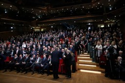 Owacja na stojąco na powitanie prof. Rzeplińskiego. Magierowski: To reakcja polityczna