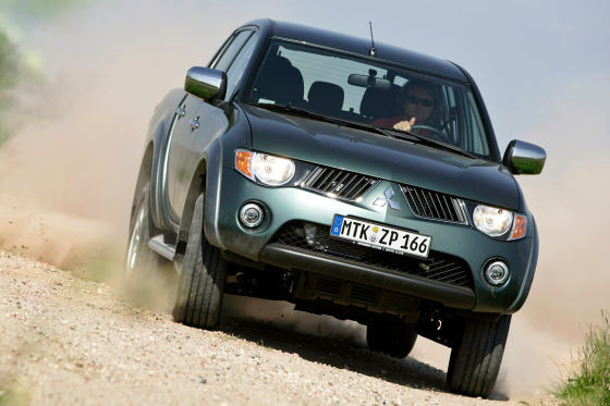 Mitsubishi L200 4x4 Intense: Pick-up, 2,5 l diesel (178 KM), droga hamowania w teście: 43,4 metrów.