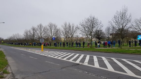 Ogromna kolejka do punktu szczepień w Gorzowie