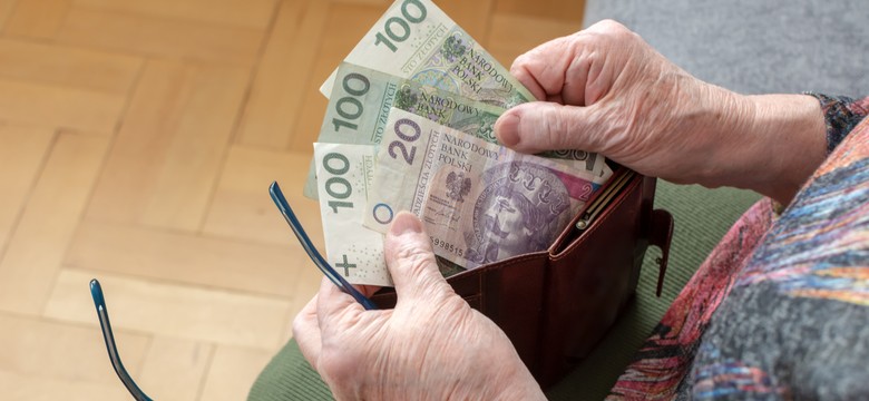 250,00 zł miesięcznie dla emerytów oraz osób niepełnosprawnych. Ale to nie wszyscy. Kto jeszcze otrzyma pomoc?