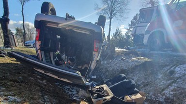 Tragiczny finał poślizgu. Dwie osoby nie żyją, trzy trafiły do szpitala