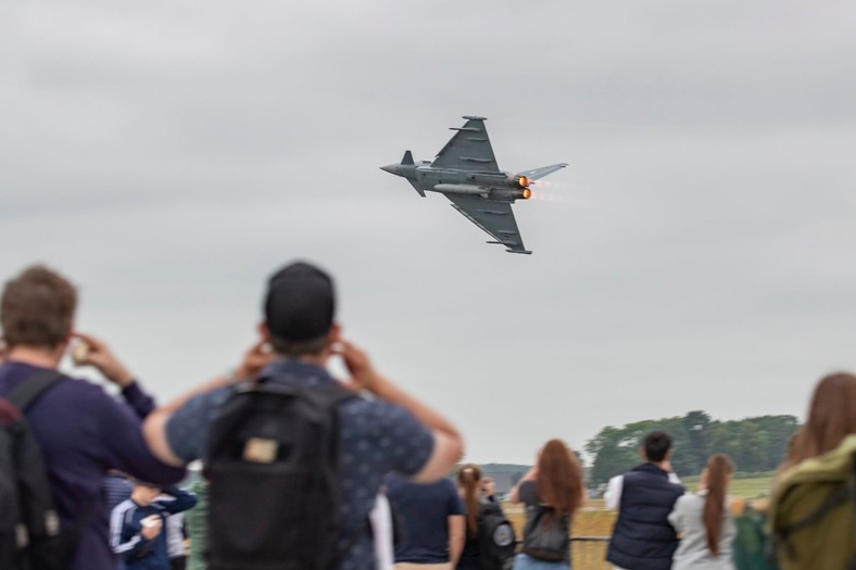 Niemiecki Eurofighter Typhoon podczas pokazów lotniczych w Jagel. Źródło: Bundeswehr.
