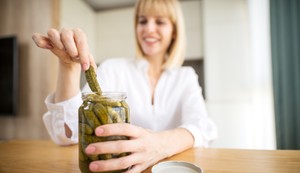 Želja za kiselim krastavčićima nije siguran znak trudnoće