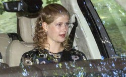 Wnuczka królowej Elżbiety poszła do pracy za... minimalną stawkę