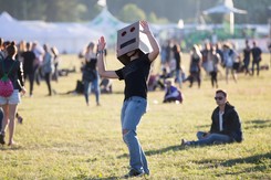 Nie tylko lemingi. Tłumy widzów na upalnym Open'erze 2015 [ZDJĘCIA]