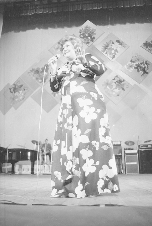 Danuta Rinn podczas koncertu poświęconego Honorowym Dawcom Krwi w Sali Kongresowej w Warszawie (lata 70.)