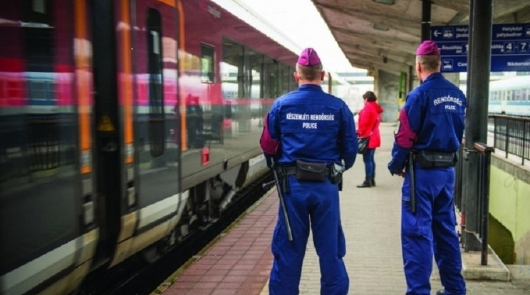 Fokozott ellenőrzést tart a rendőrség a vonatokon. /Fotó: Police.hu