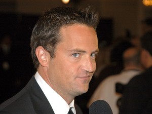 Szívszaggató: Matthew Perry megemlékezésére nem hívták meg a Jóbarátok sztárjait