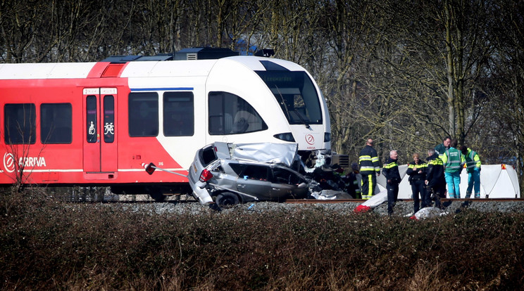 Brutális vonatbaleset: legalább ketten meghaltak a holland Harlingen városában /Fotó: MTI