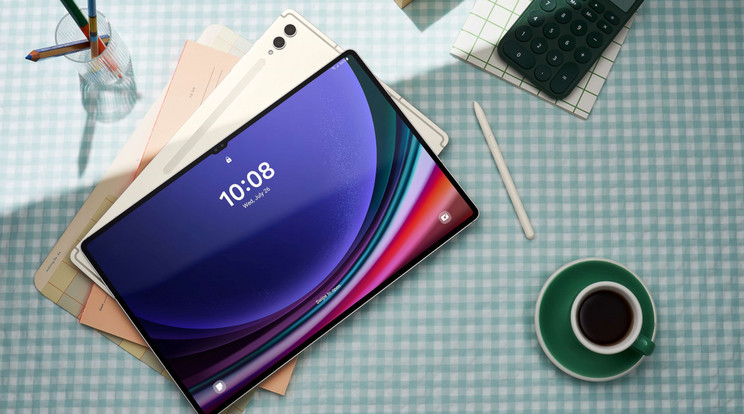 A Galaxy Tab S9 Ultra talán a jelenleg elérhető legfejlettebb táblagép, amely tökéletesen képes kiszolgálni a tulajdonosának minden igényét a munkától a szórakozásig és alkotásig.  A kiváló minőségű anyagok, a magas műszaki tartalom és funkcionalitás azonban azt is lehetővé teszik, hogy az árcédulára egy kövér számot nyomtassanak. Ezért sokan fogják vakarni a fejüket, hogy megér-e ez ennyit? / Fotó: Samsung