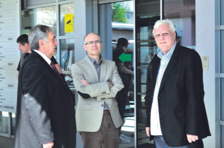 Dalje nećete moći: Vučević i Krstić ispred bolnice