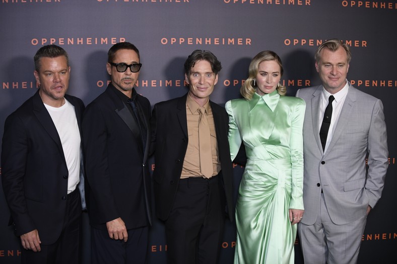 Aktorzy Matt Damon, Robert Downey Jr., Cillian Murphy, Emily Blunt i reżyser Christopher Nolan podczas premiery "Oppenheimera" w Paryżu. Francja. 11.07.2023 r.