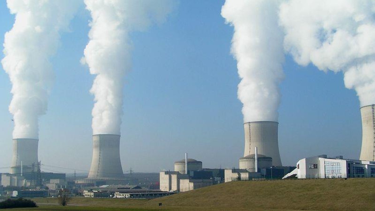 elektrownia atomowa kominy dymią