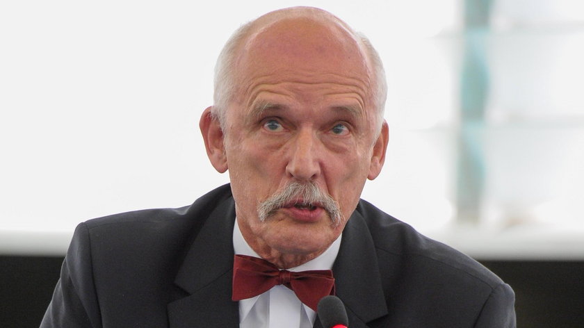 Janusz Korwin-Mikke prawomocnie skazany. Słono za to zapłaci!