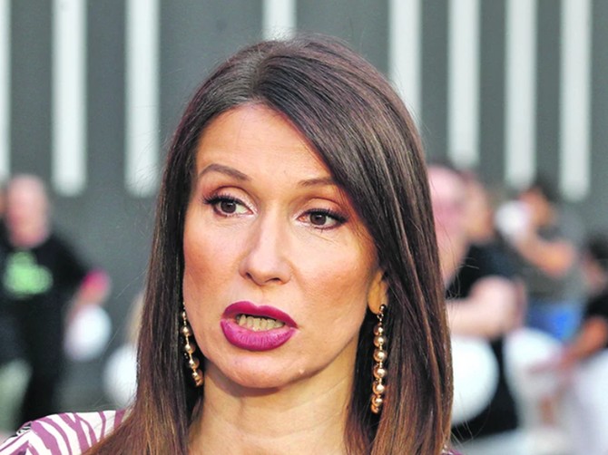 Snežana Dakić "gori" u ultra kratkoj haljini savršenoj za kraj leta 
