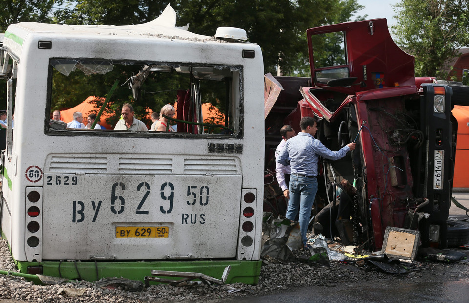 Zderzenie ciężarówki z autobusem w Moskwie