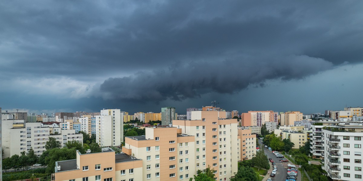 Wybuch pandemii COVID-19 przyczynił się do spadku potencjalnego zasobu siły roboczej - przestrzega Narodowy Bank Polski w swoim najnowszym raporcie o inflacji. Co to oznacza? 