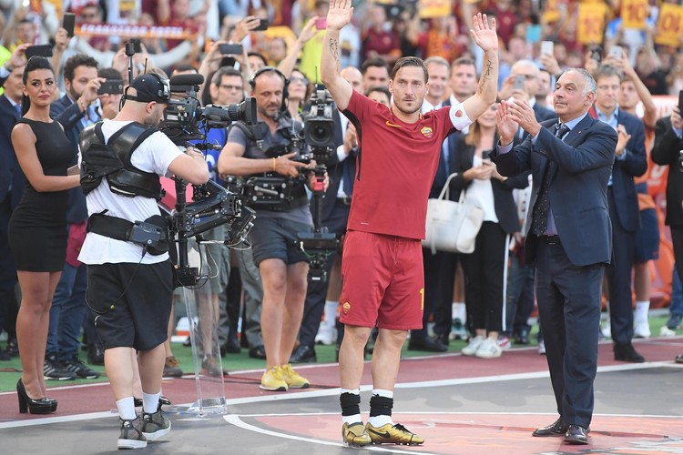 Morze łez na stadionie w Rzymie podczas pożegnania Tottiego